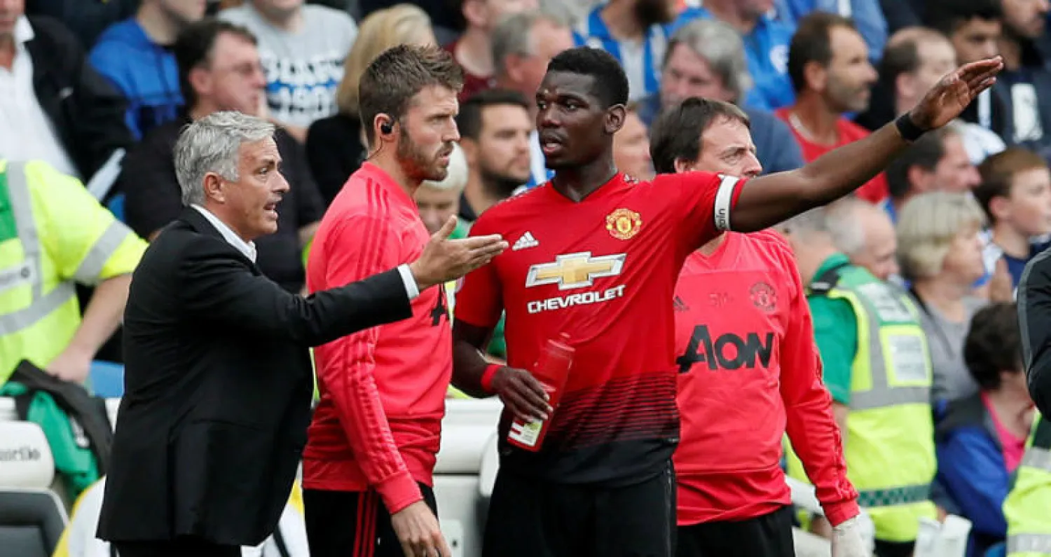 مورينيو وبوغبا وحوار يبدو ساخناً (رويترز)