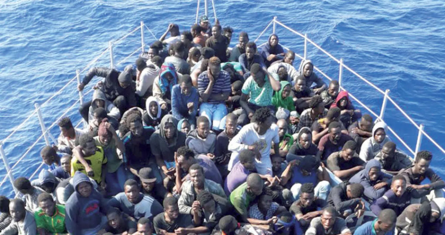 

مهاجرون غير شرعيين في مركز لتجميع المهاجرين قرب العاصمة الليبية (جهاز مكافحة الهجرة فرع طرابلس طريق السكة)