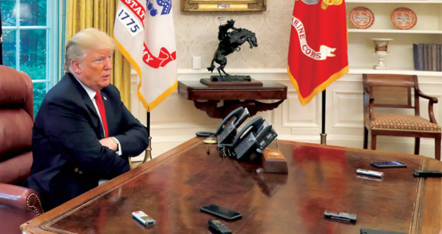 ترمب يجيب عن أسئلة مراسلي وكالة رويترز في المكتب البيضاوي أول من أمس (رويترز)