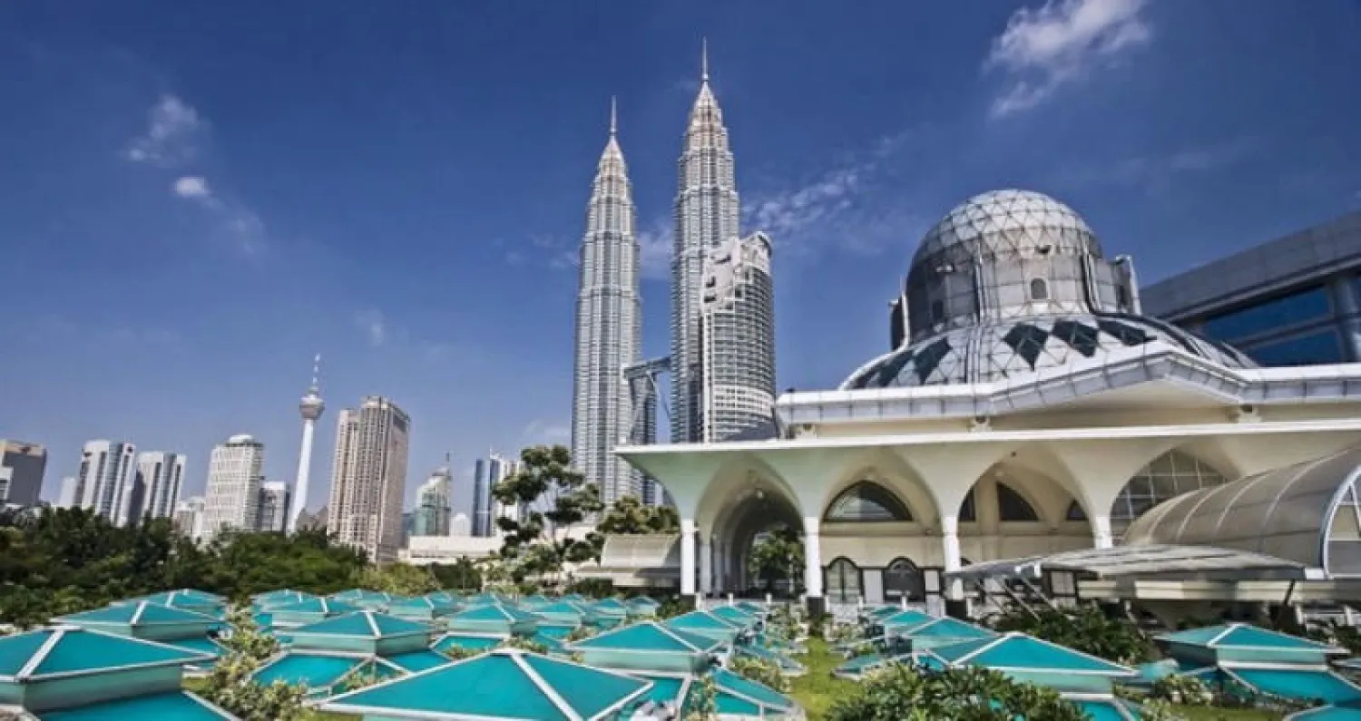 ماليزيا المثقلة بالديون تؤجل مشاريع مع الصين