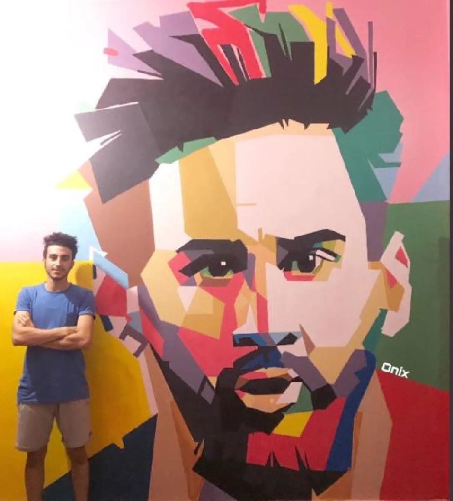 بالصور... طالب مصري يخلد ذكرى مشاهير عبر «غرافيتي»