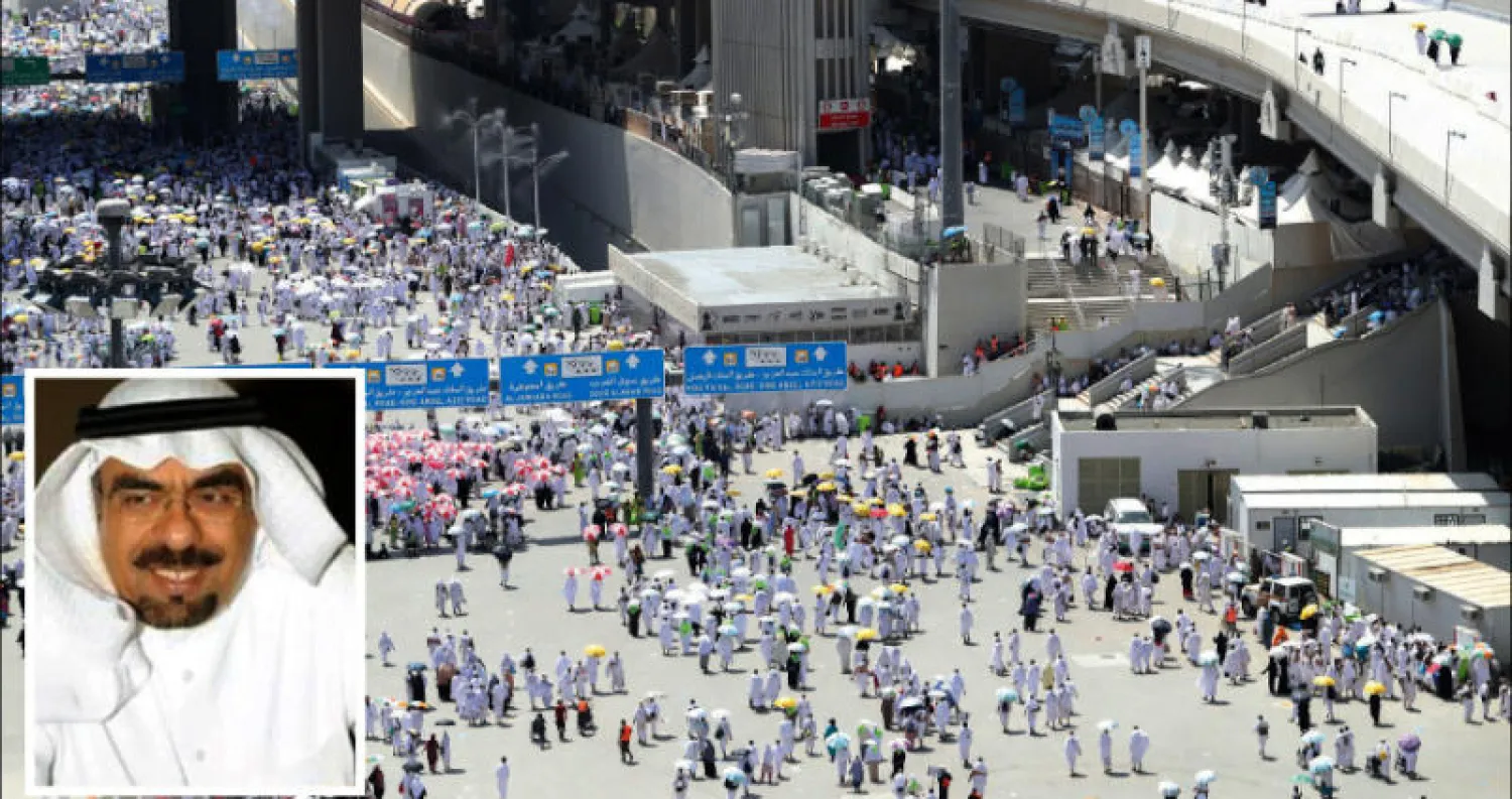 لقطة جوية تظهر انسيابية حركة الحجاج في منطقة جسر الجمرات (تصوير: سعد العنزي)... وفي الإطار المهندس محمد القويحص