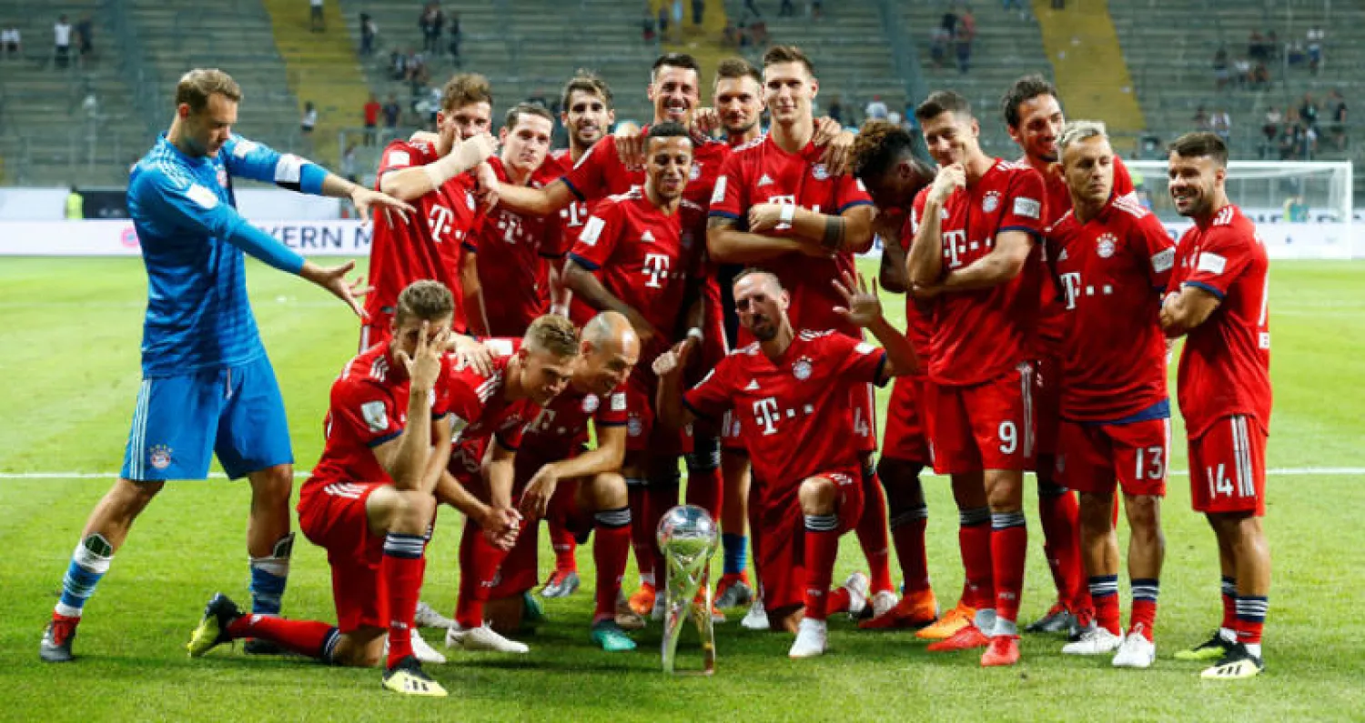 افتتح بايرن الموسم الجديد بفوز ساحق 5/ صفر على إنتراخت فرانكفورت في مباراة كأس السوبر الألماني (رويترز)