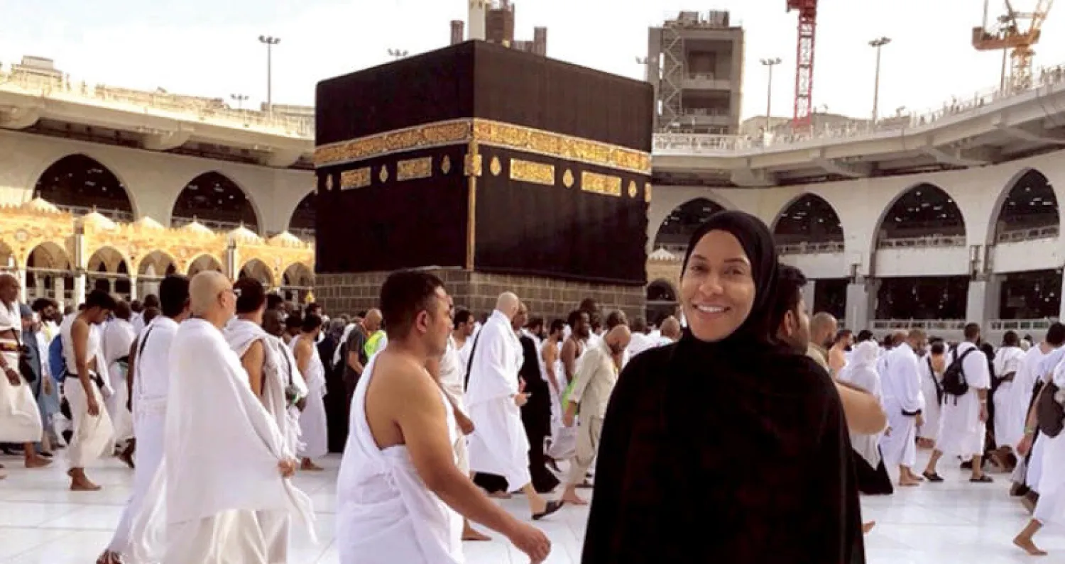 ابتهاج محمد البطلة الأولمبية الأميركية في ساحة المسجد الحرام («الشرق الأوسط»)