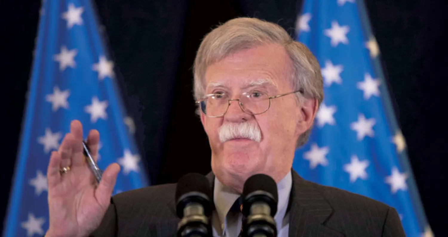 جون بولتون خلال مؤتمر صحافي أمس (إ.ب.أ)