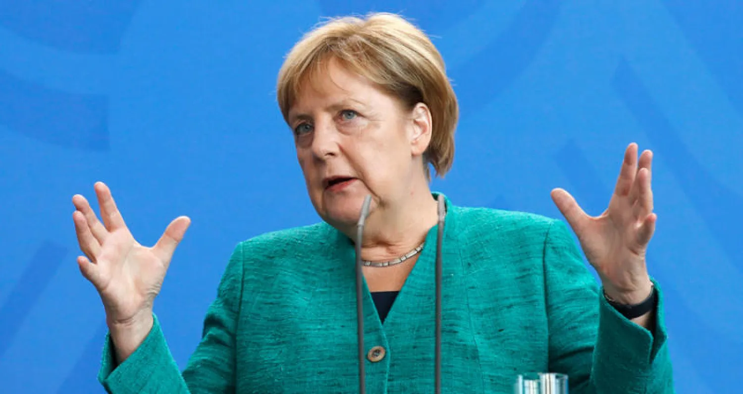 المستشارة الألمانية أنجيلا ميركل في مؤتمر صحافي ببرلين أمس (إ.ب.أ)