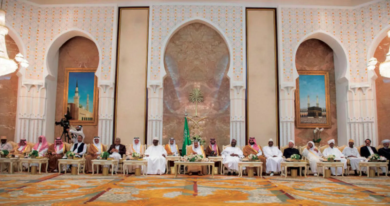 خادم الحرمين لدى رعايته حفل الاستقبال السنوي في القصر الملكي بمنى لكبار ضيوف الدولة بحضور الأمير محمد بن سلمان ولي العهد (واس)