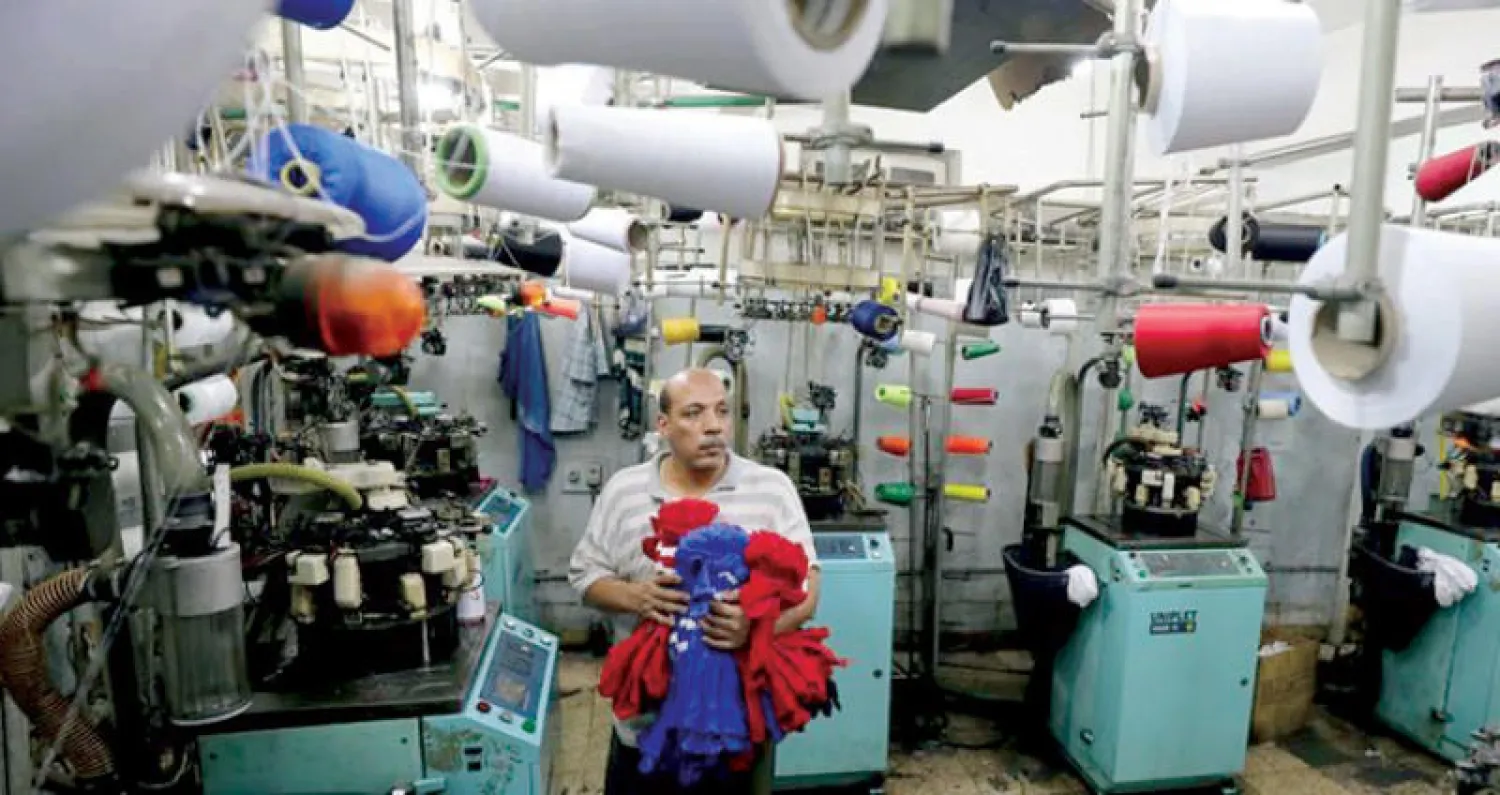 المنسوجات من أكثر الصناعات التي عانت من ممارسات التهريب... فهل يسهم قانون الجمارك الجديد في الحد منها؟