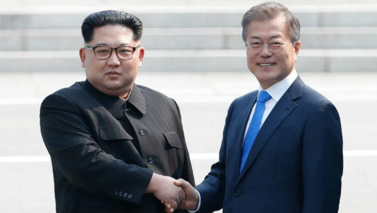 زعيم كوريا الشمالية كيم جونغ أون ورئيس كوريا الجنوبية مون جاي ان (أرشيف - أ.ف.ب)