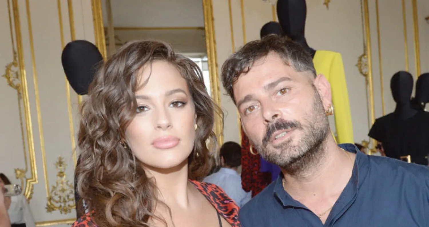 العارضة آشلي غراهام والمصمم فاوستو بوغليسي في باريس