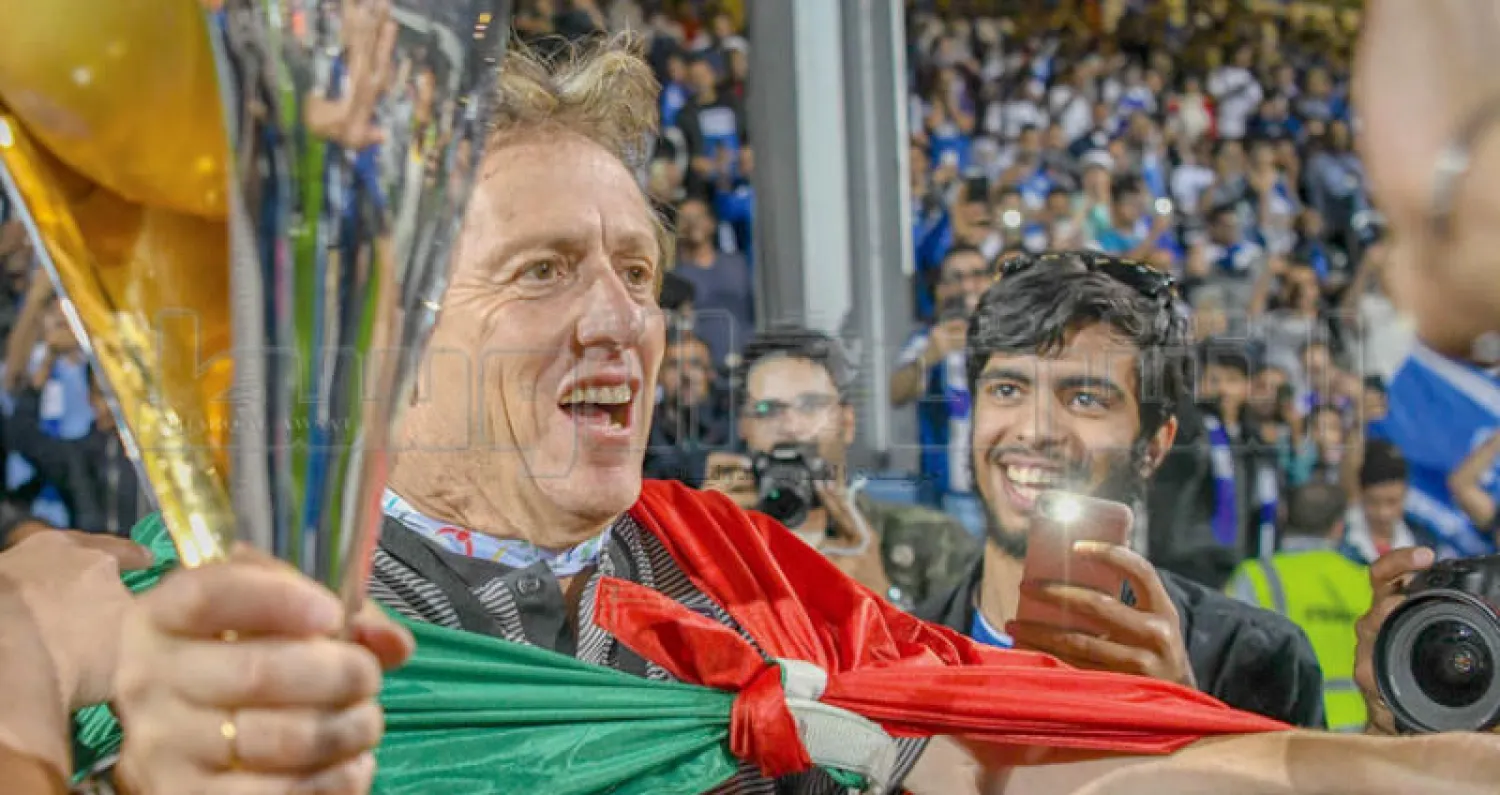 خيسوس افتتح موسمه مع الهلال بلقب السوبر (تصوير: علي خمج)