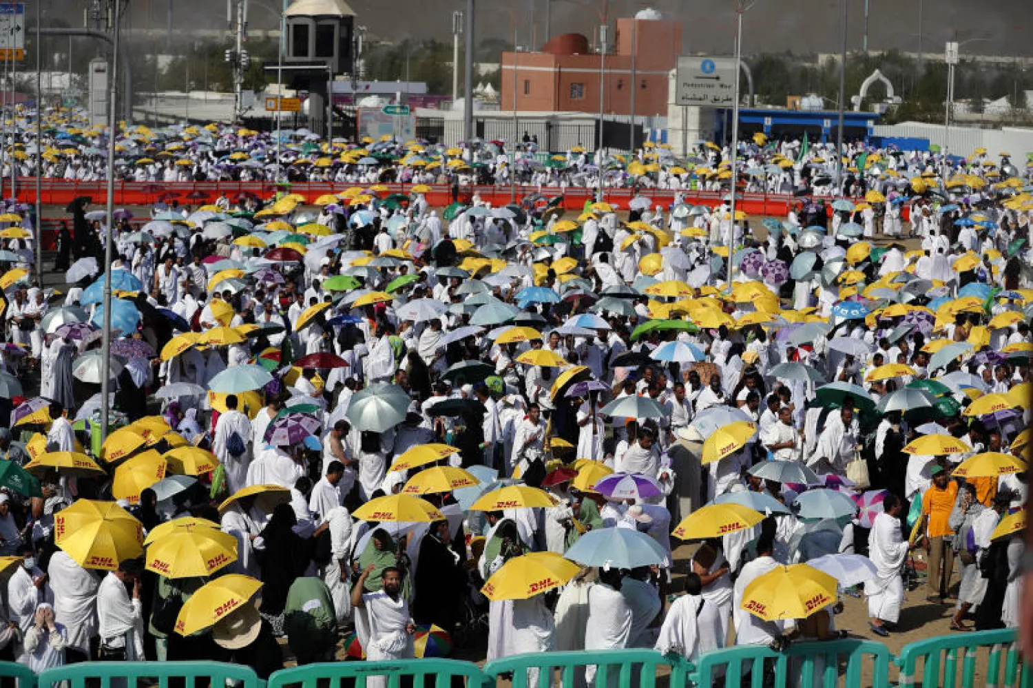 الحجاج المتعجلون يبدأون اليوم مغادرة منى إلى مكة (تصوير: بشير صالح)