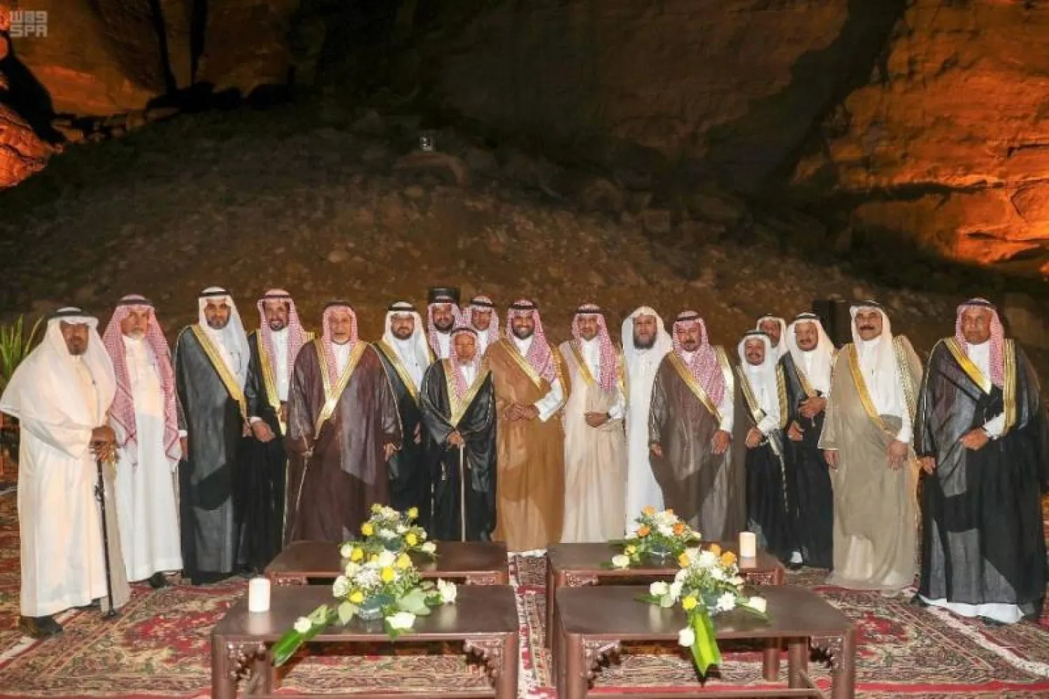 الأمير بدر بن فرحان مع أهالي المحافظة (واس)