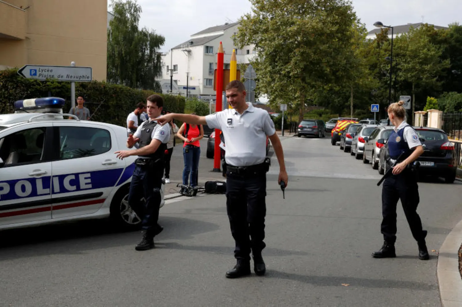 الشرطة الفرنسية في موقع الهجوم  (رويترز)