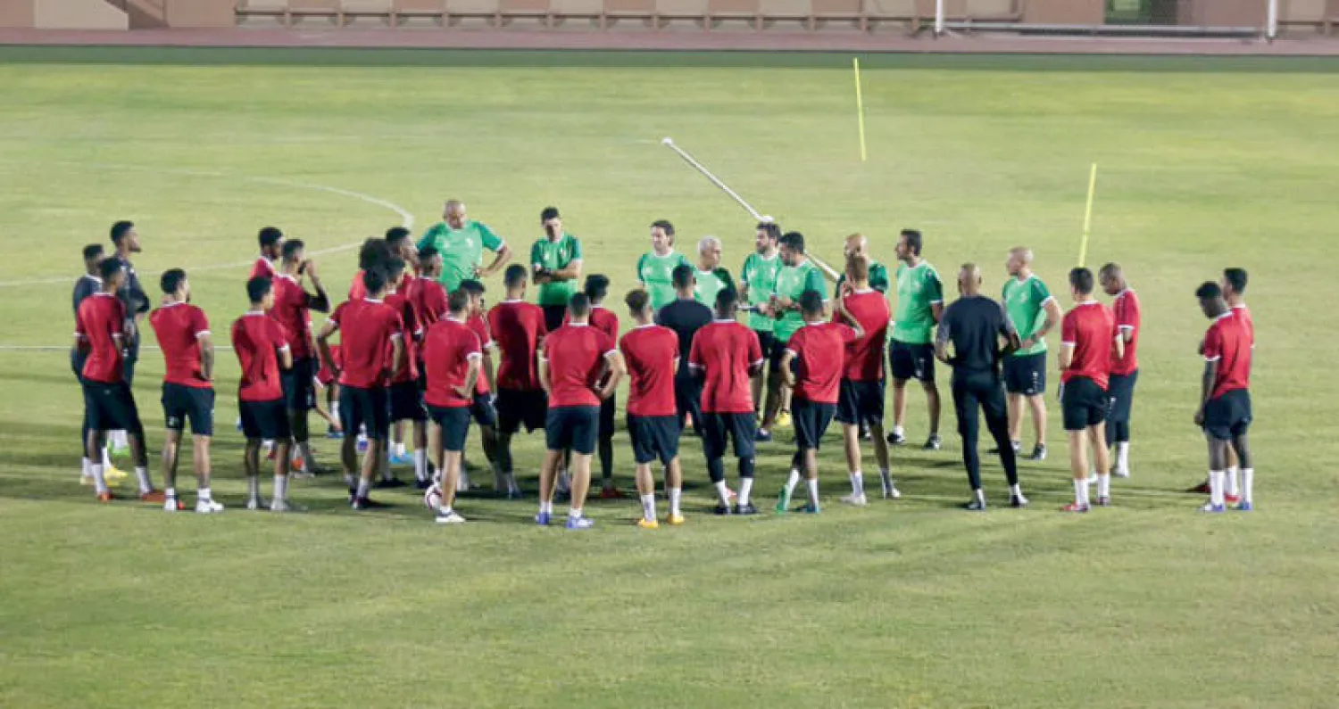 لاعبو الاتفاق خلال استعداداتهم للموسم الجديد («الشرق الأوسط»)