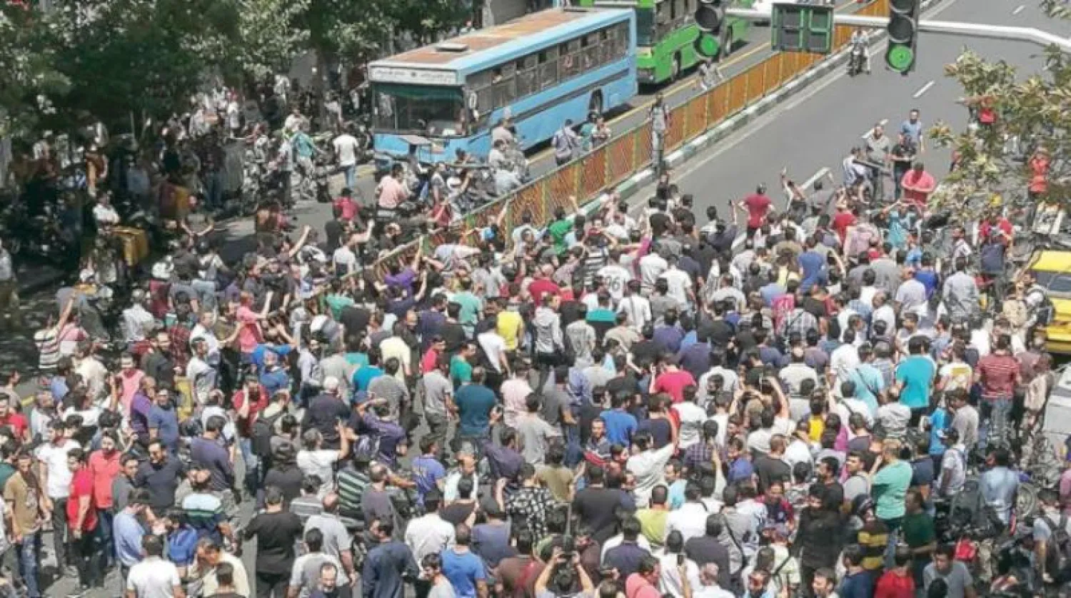 من مظاهرات الشعب الإيراني في مدينة طهران احتجاجاً على سياسات الحكومة - أرشيف (أ.ف.ب)