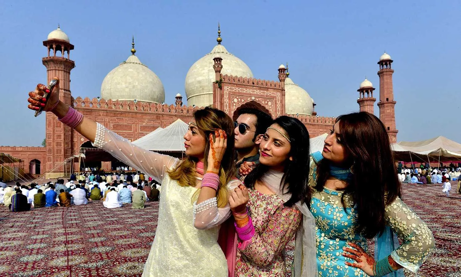 A group of youngsters pose for selfie outside Badshahi Mosque
after attending Eid prayers in Lahore on September 13, 2016. ─ AFP