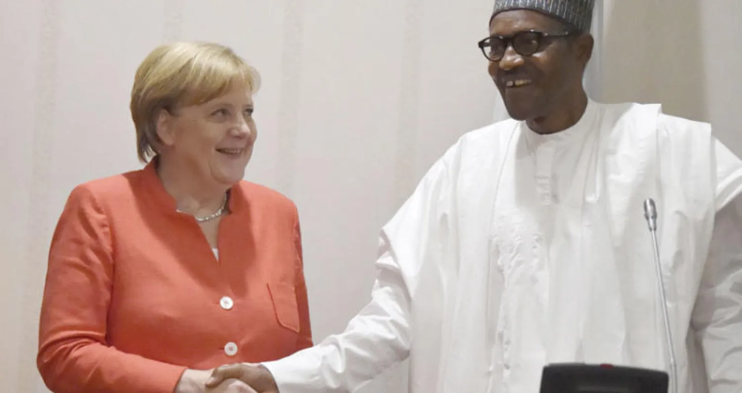 المستشارة الألمانية أنجيلا ميركل تختتم جولتها الأفريقية بلقاء محمد بخاري رئيس نيجيريا (إ.ب.أ)