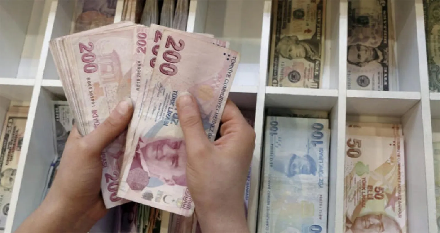 هبوط الليرة التركية إلى مستوى قياسي