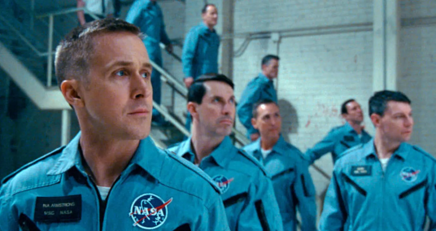 رايان غوزلينغ في لقطة من فيلم «الرجل الأول» (أ.ب)