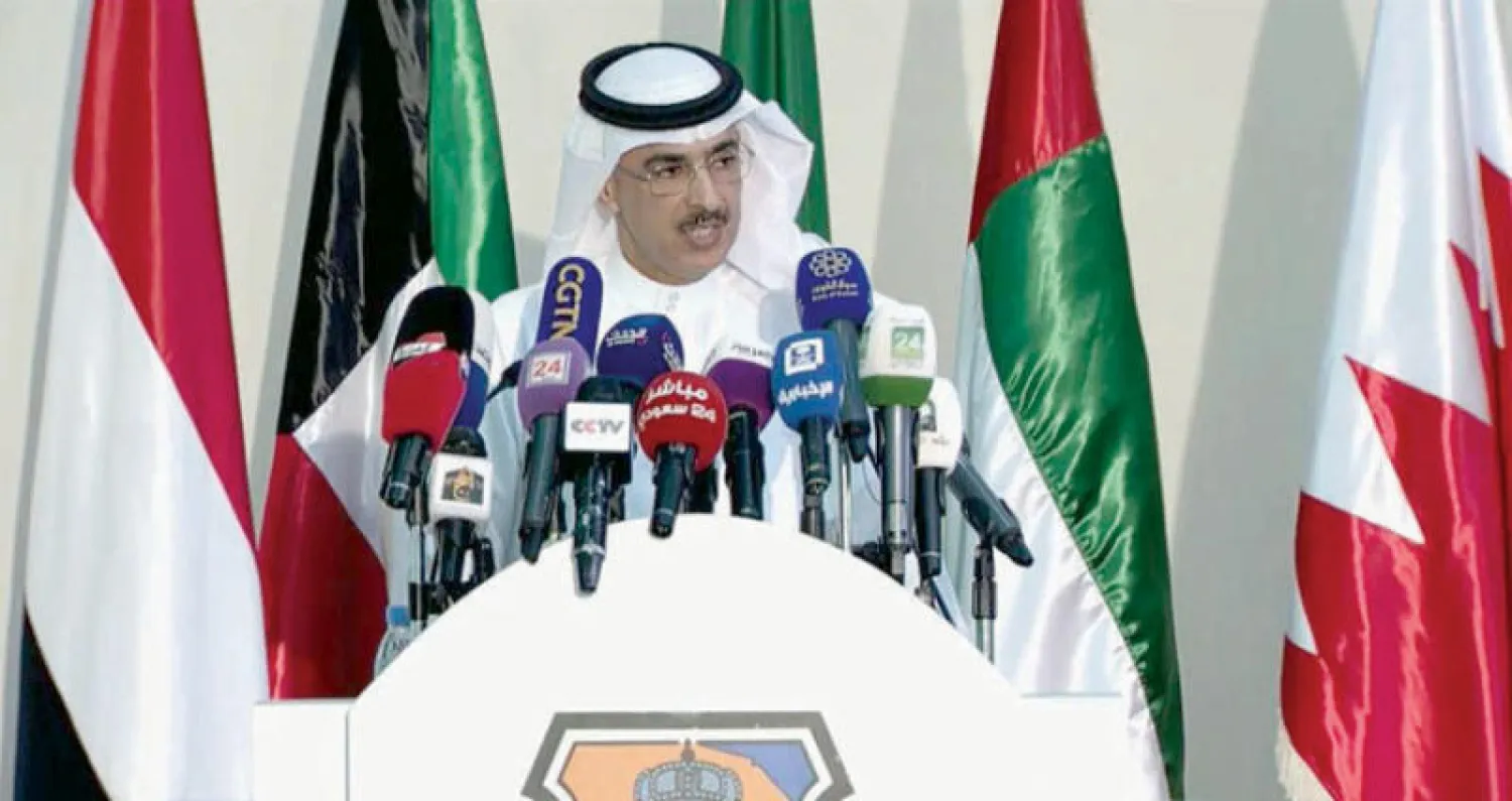 منصور المنصور المتحدث باسم الفريق المشترك لتقييم الحوادث في اليمن خلال المؤتمر الصحافي الذي عقد في الرياض أمس («الشرق الأوسط»)