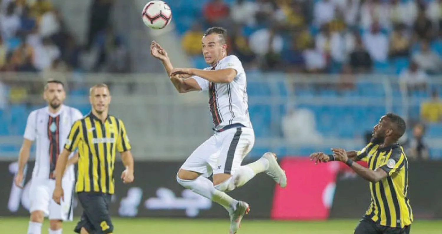 جمال بن العمري خلال مشاركته مع فريقه أمام الاتحاد («الشرق الأوسط»)