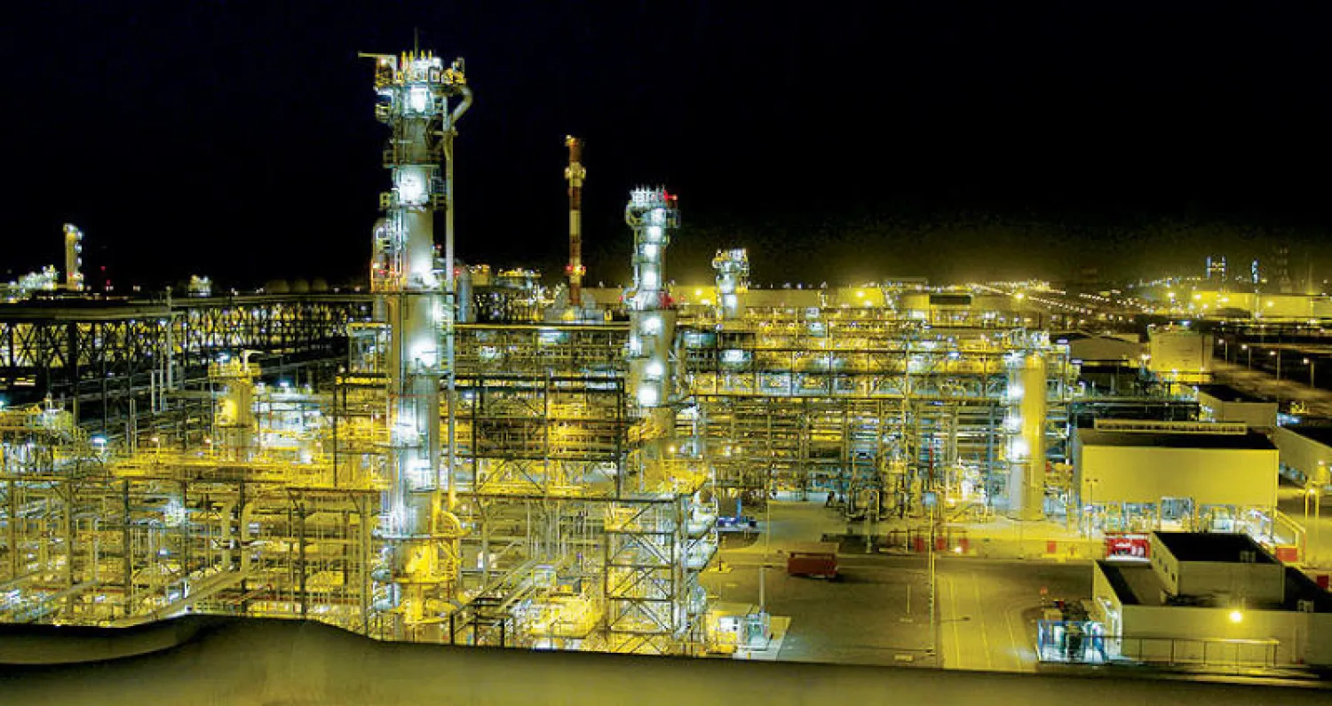 جانب من معامل أدنوك للتكرير («الشرق الأوسط»)