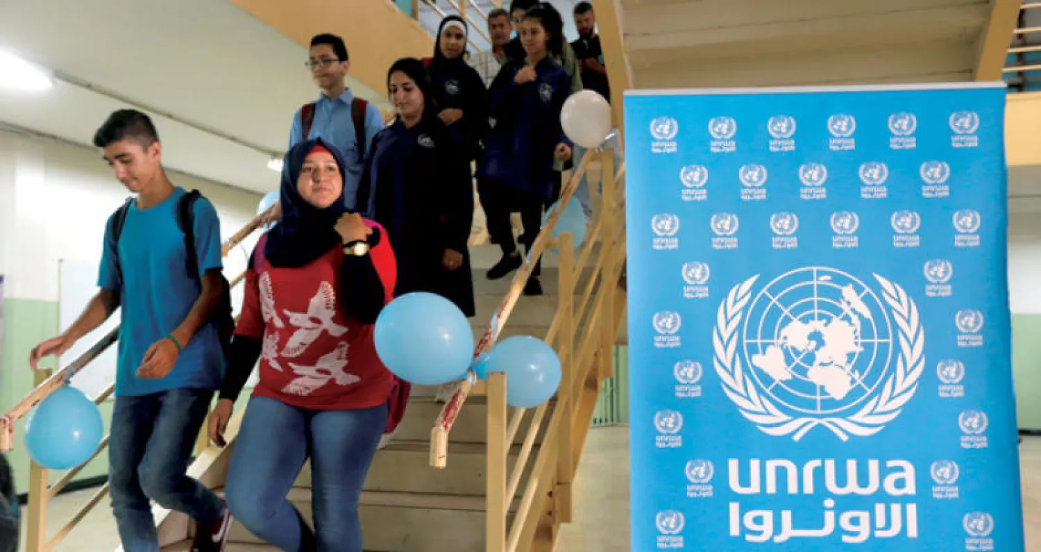 طلاب فلسطينيون بمدارس الـ«أونروا» في بيروت أول من أمس (رويترز)