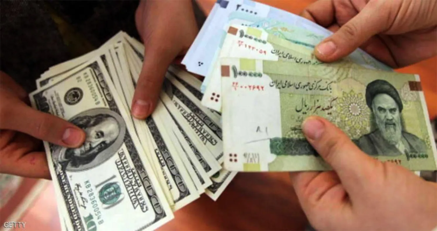 الريال الإيراني يهبط لمستوى قياسي عند 140 ألفاً للدولار