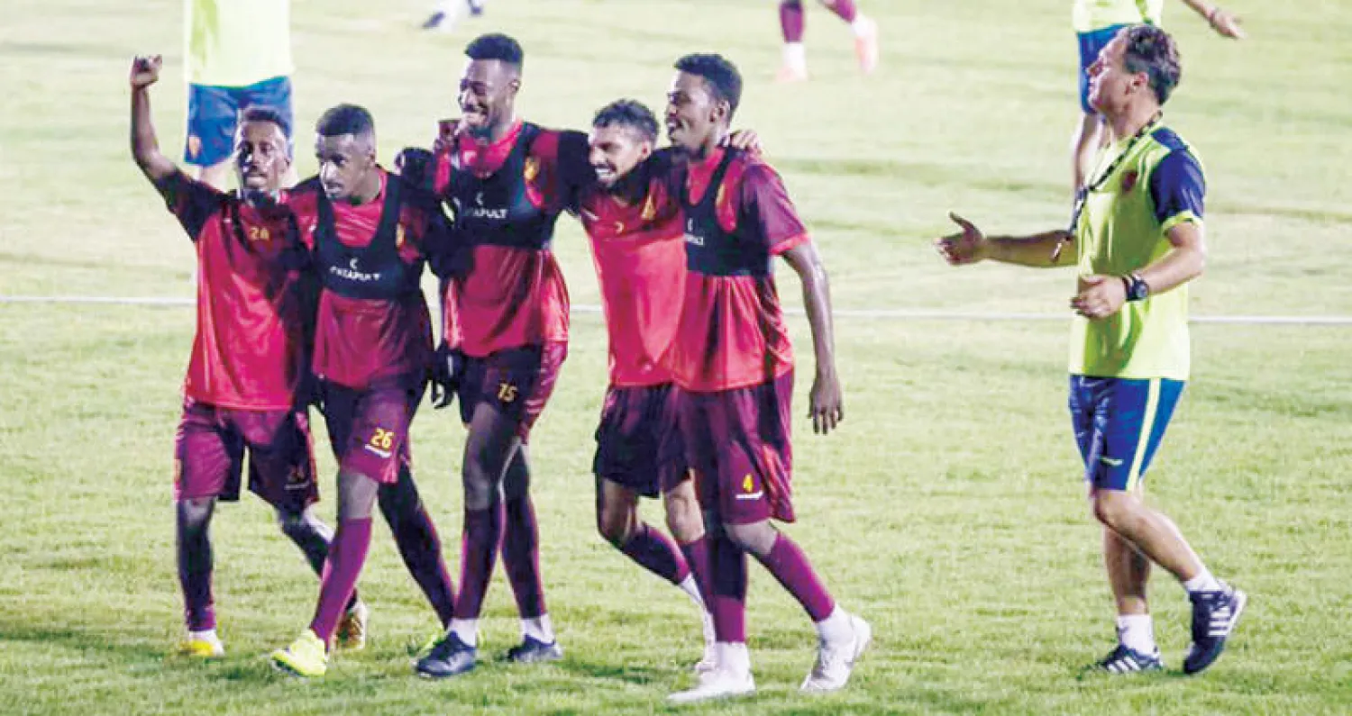 القادسية خلال تدريباته أمس في الخبر («الشرق الأوسط»)