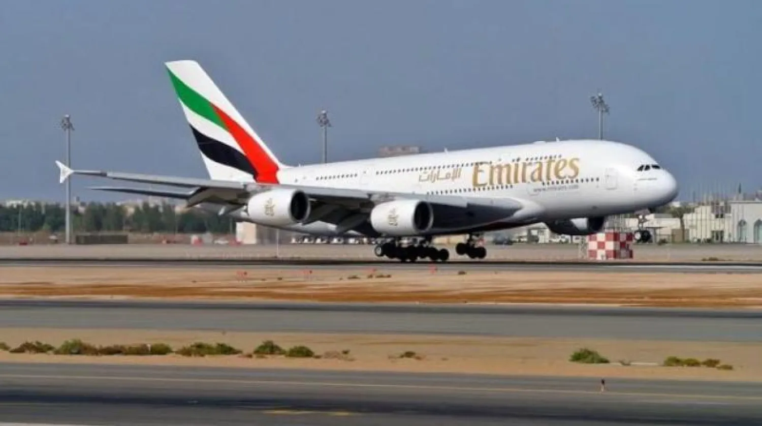 السلطات الصحية قامت بتوقيع الكشف الطبي على ركاب الطائرة الإماراتية كإجراء وقائي (رويترز)