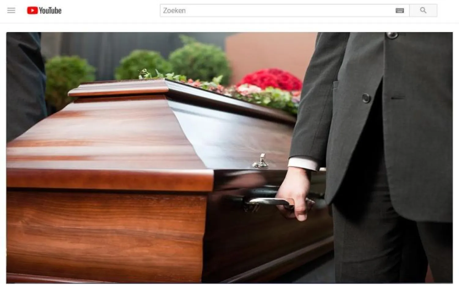 يسمح هذا الإجراء لأفراد العائلة والأصدقاء غير القادرين على حضور الجنازات شخصياً بإلقاء النظرة الأخيرة (ذا ستاندارت)