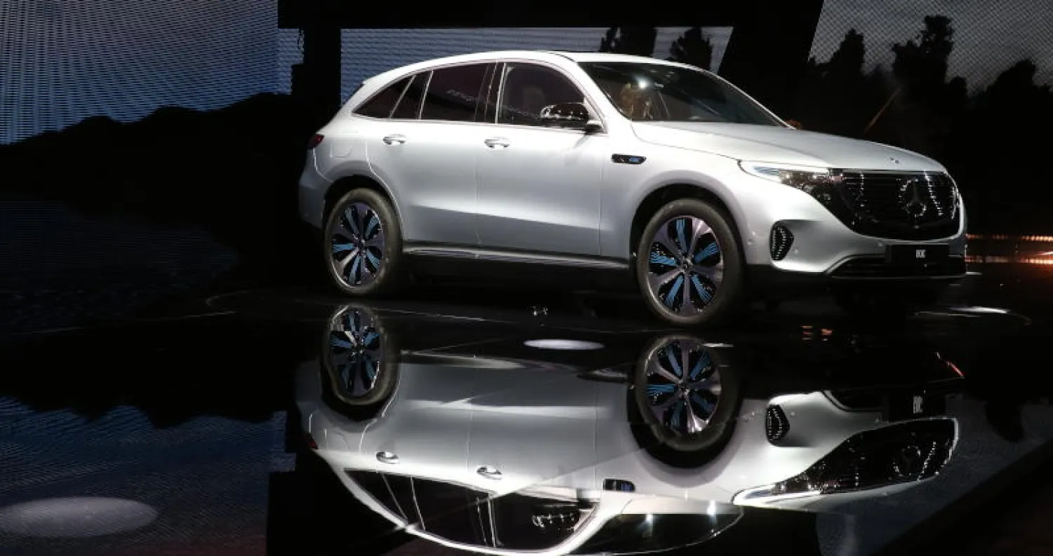 أول سيارة كهربائية من «مرسيدس» (أ.ب)