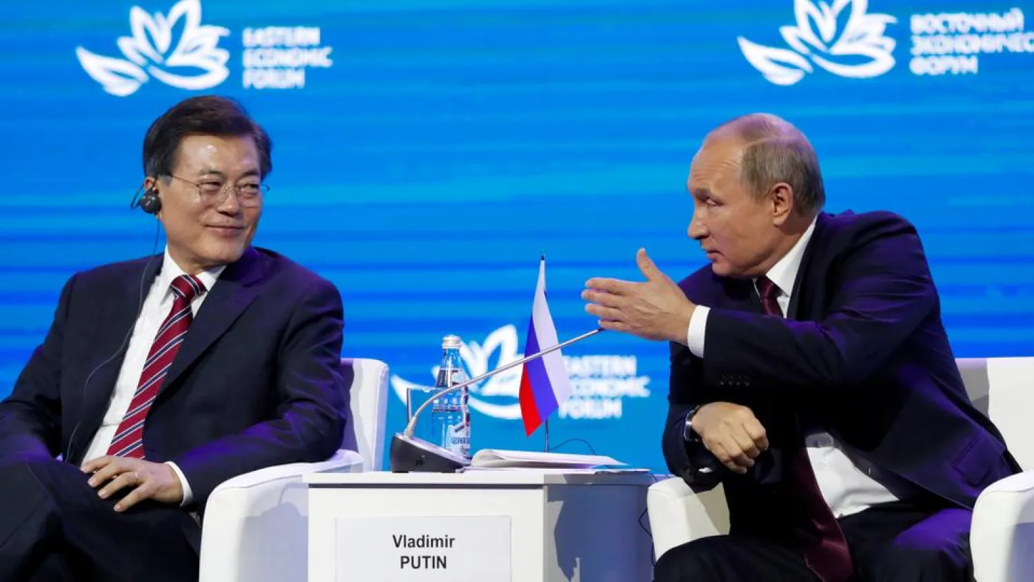 Russian President Vladimir Putin and his South Korean counterpart Moon Jae-in attend a session of the Eastern Economic Forum in Vladivostok. (Reuters)
