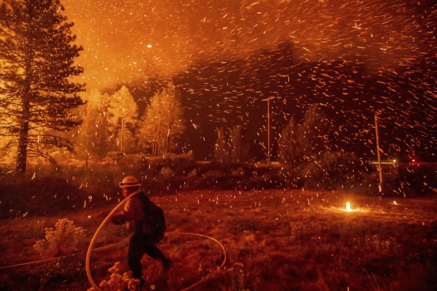 استعار نيران حريق الغابات في ولاية كاليفورنيا الأميركية (أ.ب)
