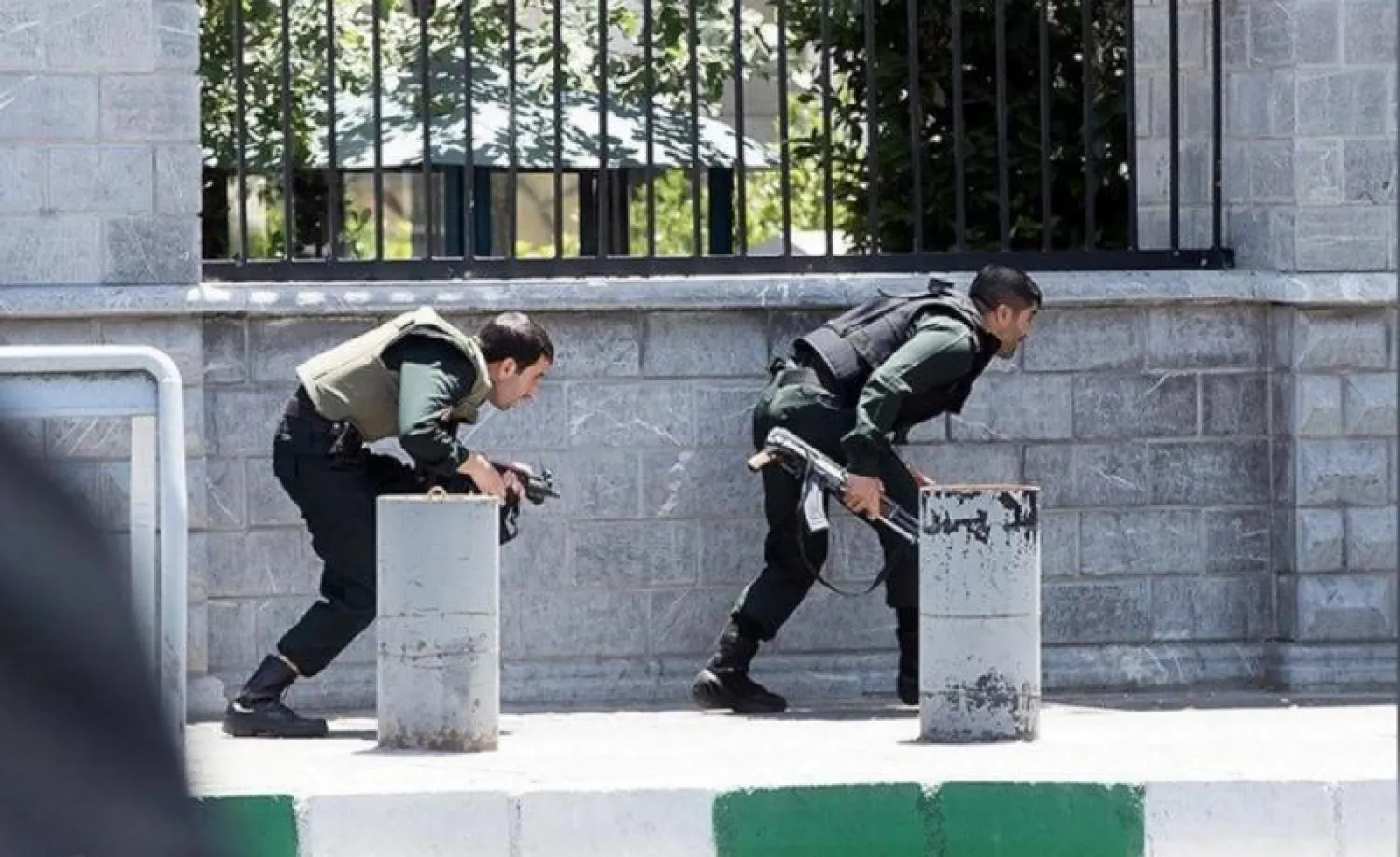 عناصر من الأمن الإيراني - أرشيفية (تسنيم)