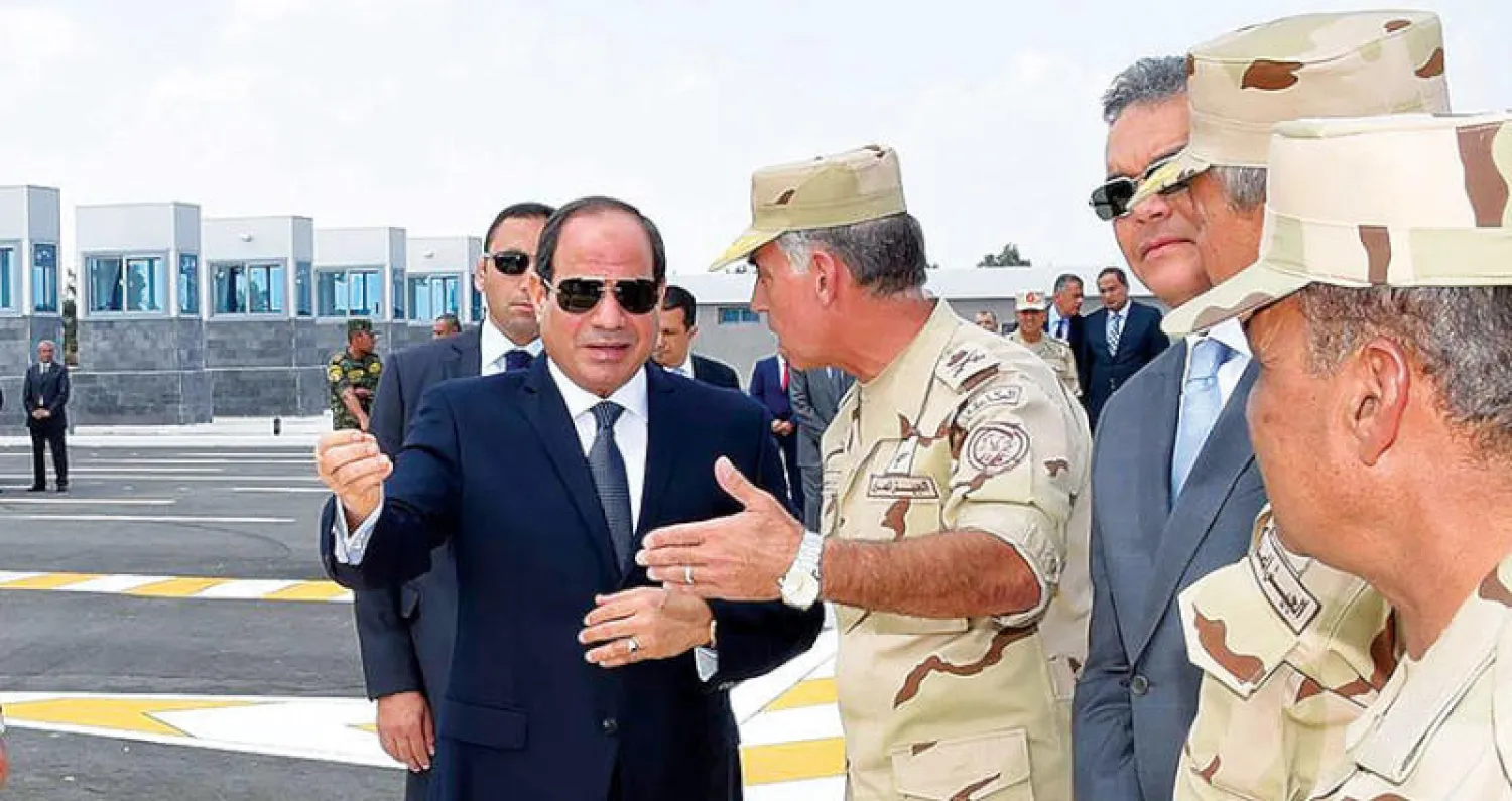 السيسي خلال افتتاحه عدداً من المشروعات أمس (الرئاسة المصرية)