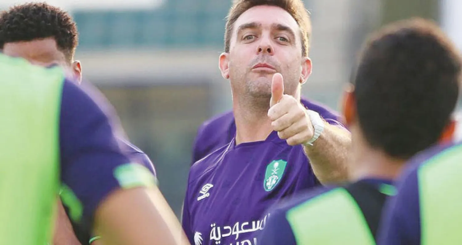 غويدي خلال قيادته تدريبات الفريق أمس (المركز الإعلامي بالنادي الأهلي)