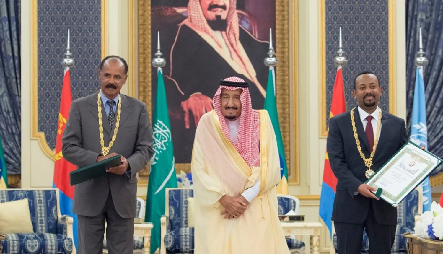Saudi King Salman sponsors the signing of a peace deal between Ethiopia and Eritrea in Jeddah. (SPA)