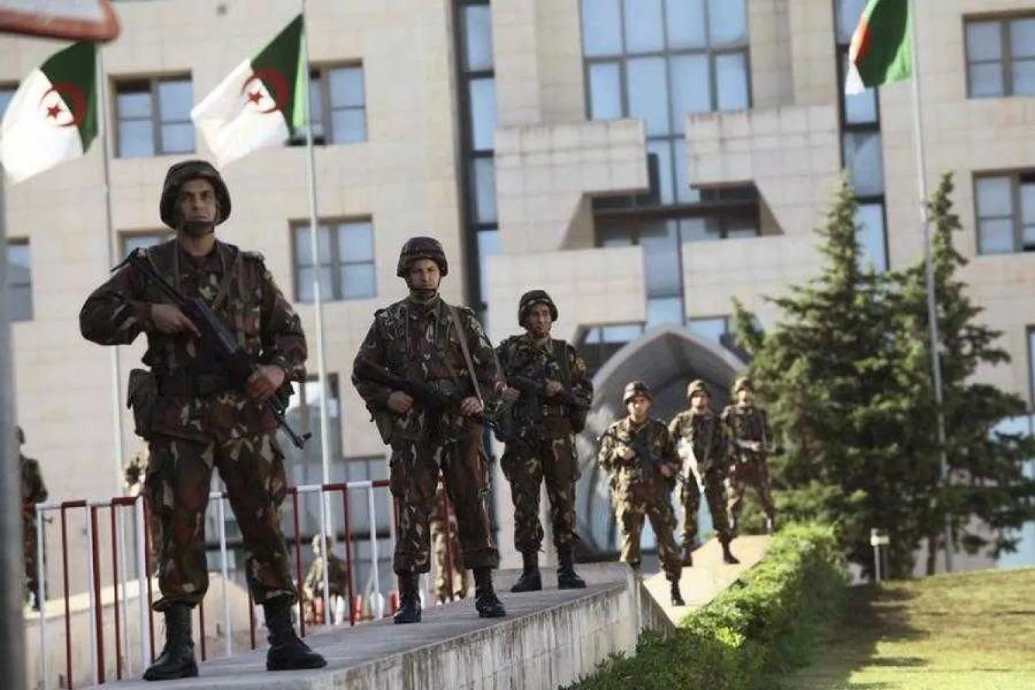 The Algerian Republican Guard is seen in front of the Presidential Palace in Algiers October 16, 2014. (File Photo: Reuters)