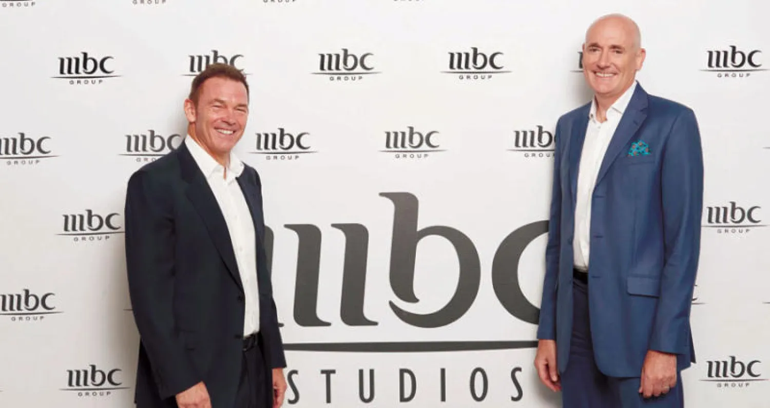 سام بارنيت الرئيس التنفيذي لـ«مجموعة إم بي سي» وبيتر سميث في منصب المدير التنفيذي لـ«إم بي سي ستوديوز»