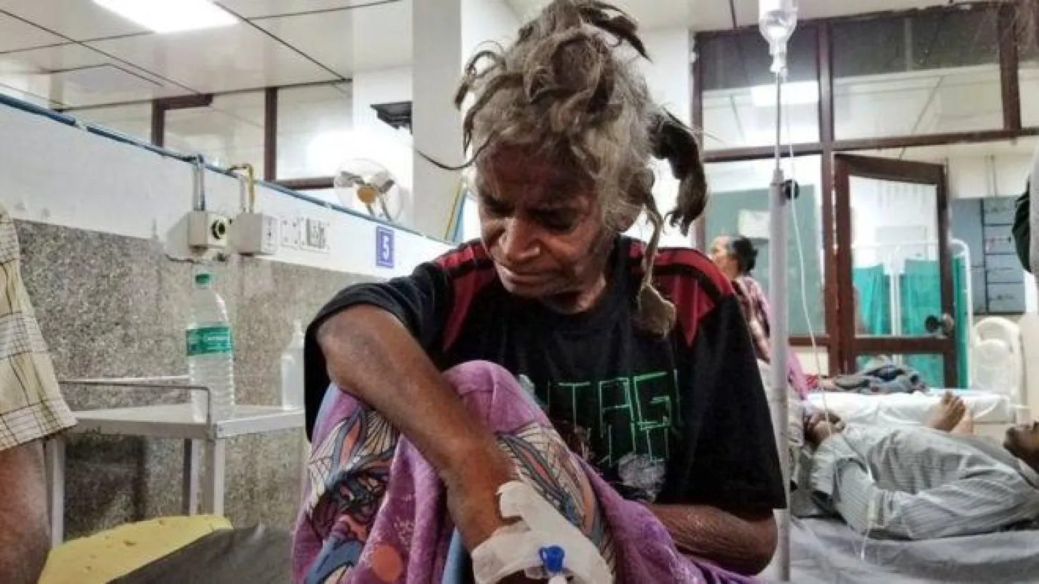 السيدة المحبوسة عقب خروجها من منزل أخيها ( تويتر)