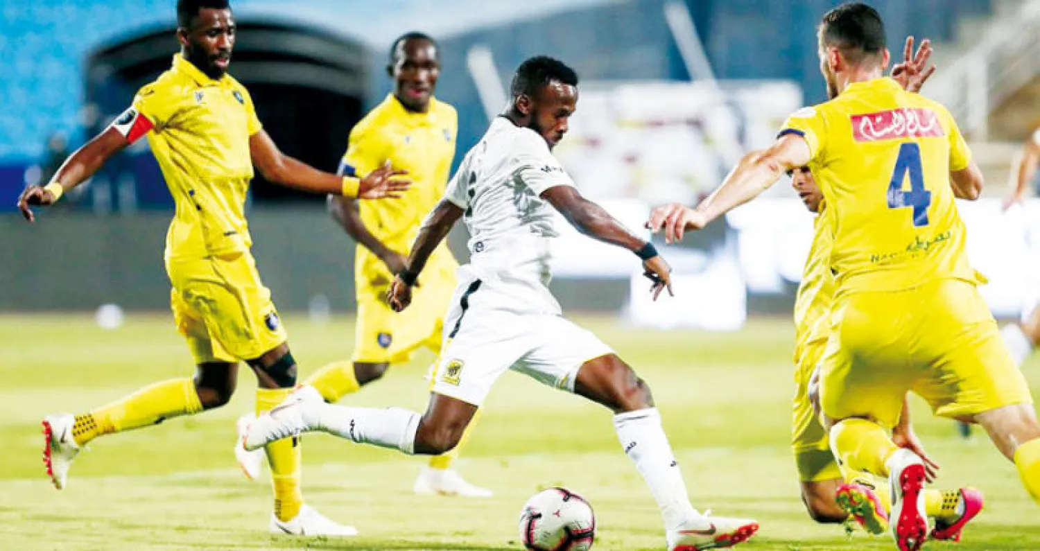 من مباراة الاتحاد والتعاون أمس («الشرق الأوسط»)