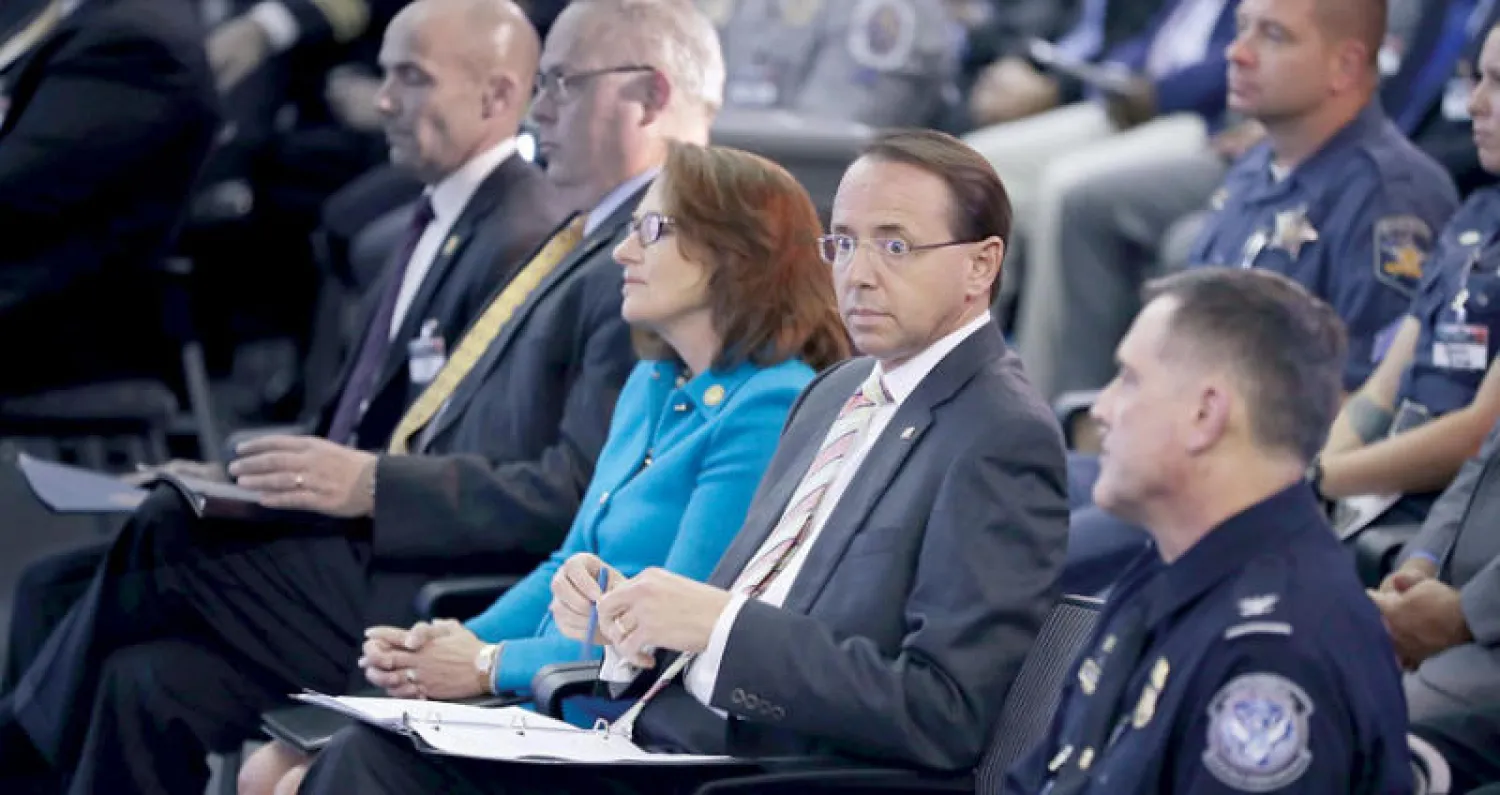 نائب وزير العدل رود روزنستين في اجتماع بواشنطن في 30 أغسطس الماضي (غيتي)