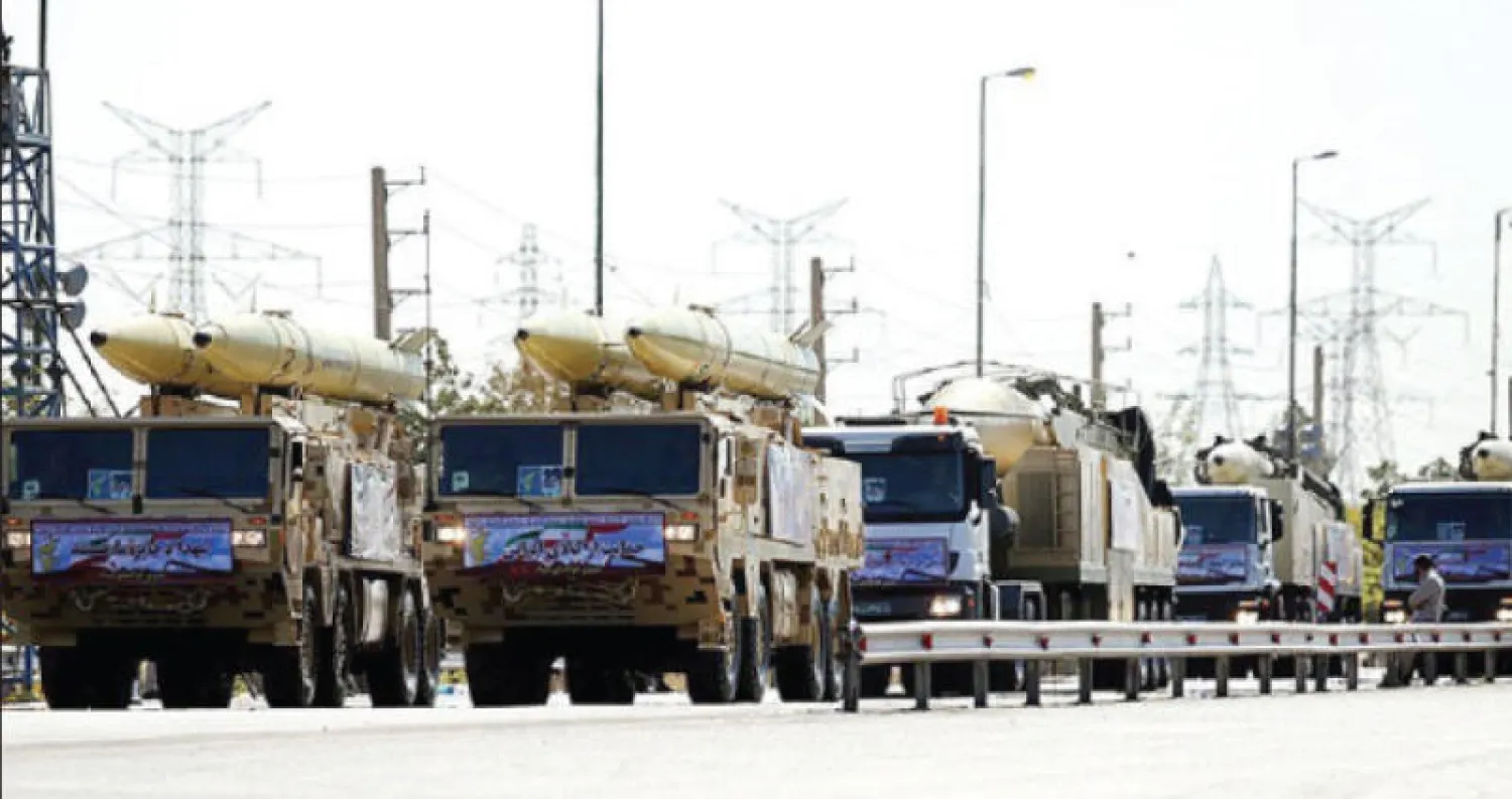 الوحدة الصاروخية لـ«الحرس الثوري» تستعرض صواريخ باليستية من طراز «عماد» و«خرمشهر» و«ذو الفقار» في جنوب طهران أمس (تسنيم)