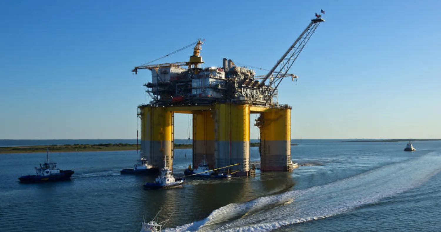 منصة نفط هيس كورب بالقرب من إنغلسايد في تكساس (بلومبيرغ)