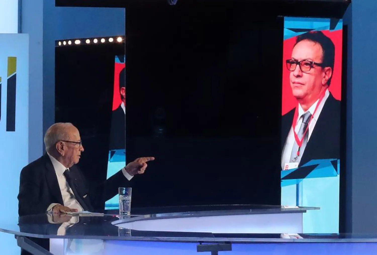 الرئيس التونسي الباجي قائد السبسي خلال حواره على قناة «الحوار التونسي»... (أ.ف.ب)