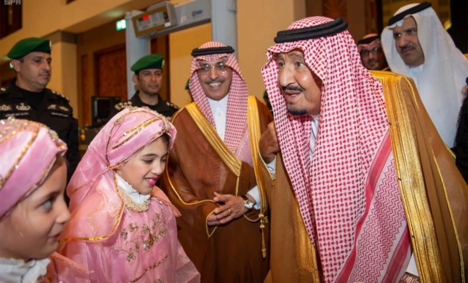 خادم الحرمين الشريفين خلال تدشينه مركز الملك سلمان الدولي للمؤتمرات بالمدينة المنورة (واس)