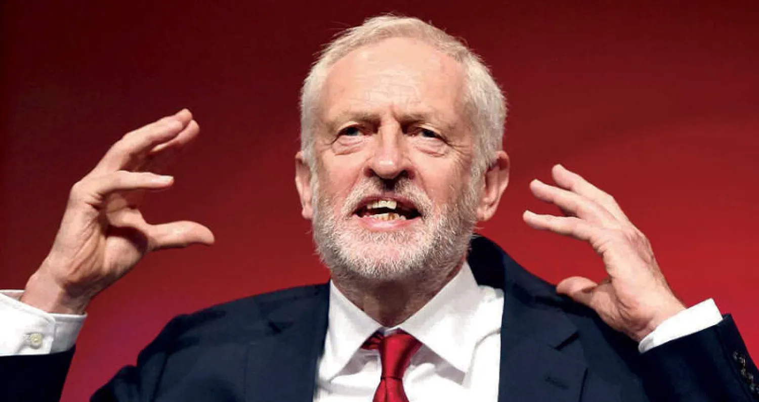 جيريمي كوربن يتحدث أمام مؤتمر حزب العمال في مدينة ليفربول أمس (أ.ف.ب)