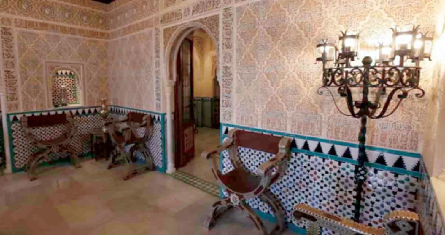 بنى روميرو داخل منزله نسخة طبق الأصل من قصر الحمراء